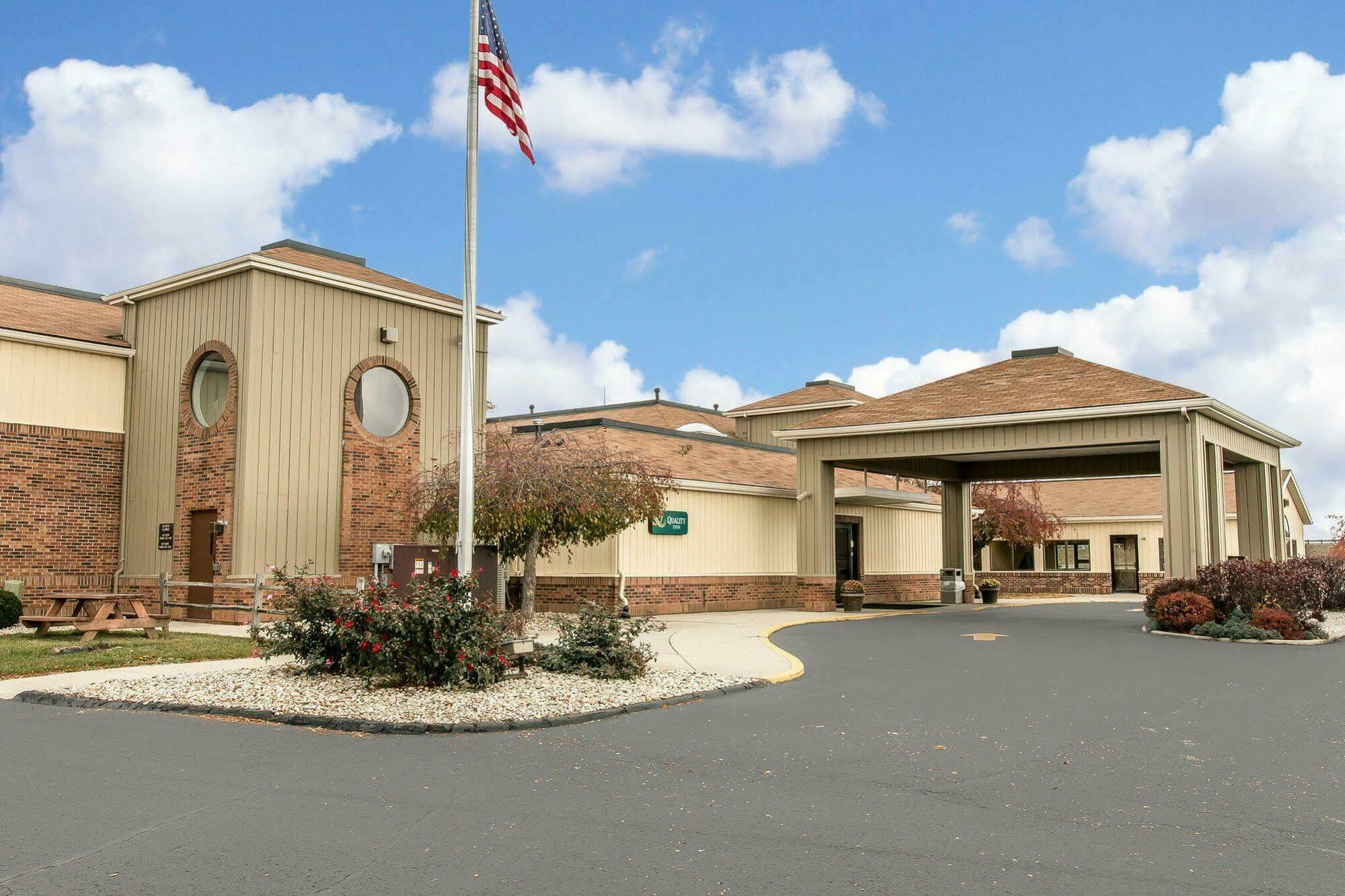 Upper Sandusky Quality Inn מראה חיצוני תמונה